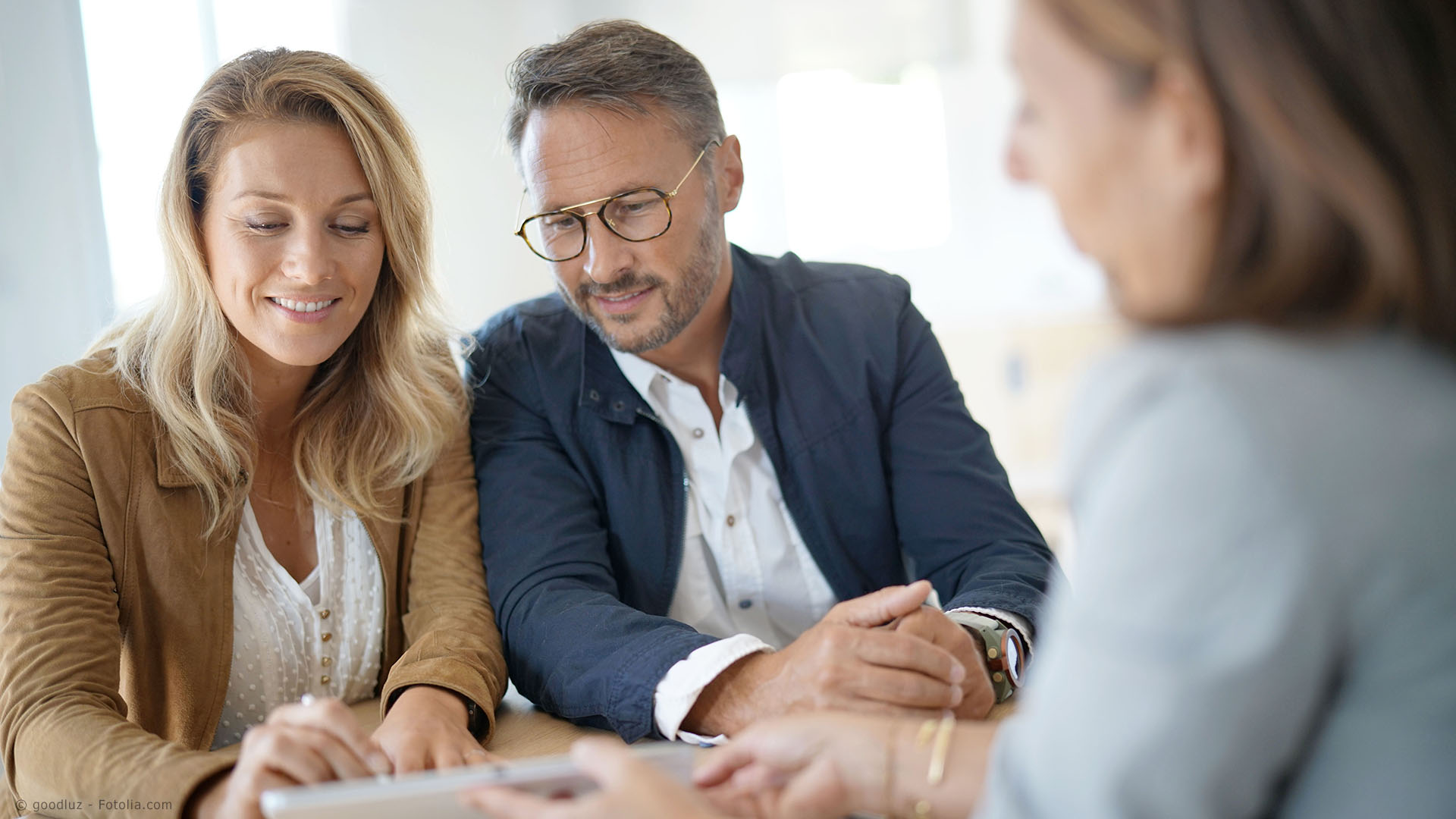 Ein Mediator ist eine neutrale Person, die als Sprachrohr für die Ehepartner dient.